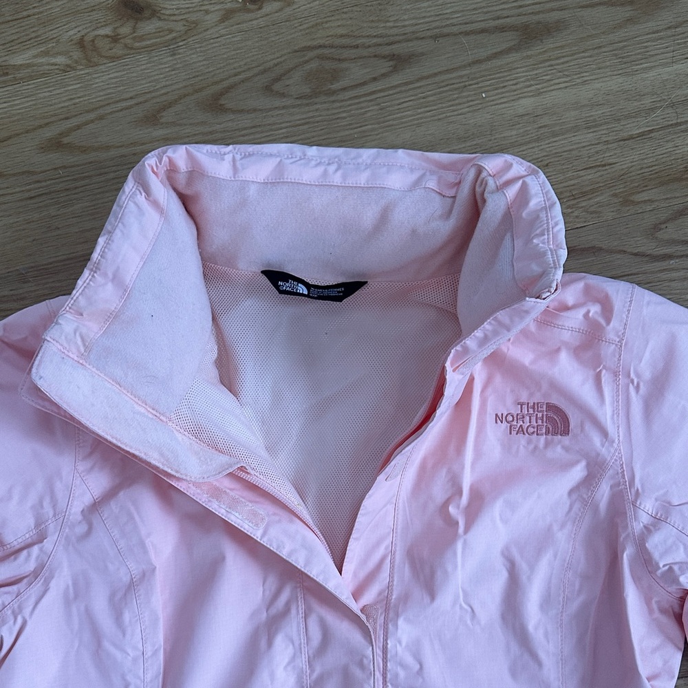 Woman’s The North Face rain jacket - small - Picture 2 of 5